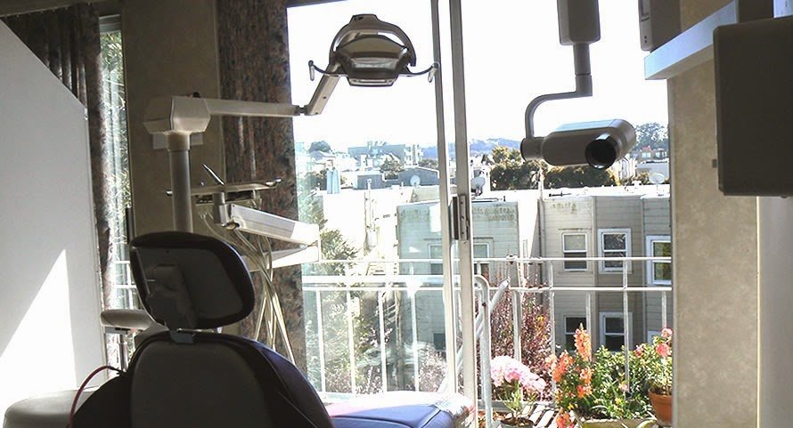 Mostovoy Dental: Robert Mostovoy DDS